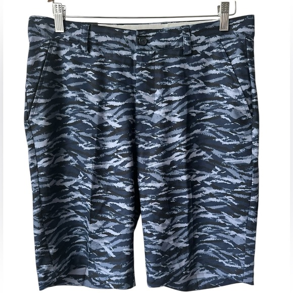 Greg Norman Golf Shorts Men's Blue Camo ML75 Microlux PlayDry Stretch - Picture 2 of 14